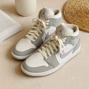 ****SOLD**** Nike Air Jordan 1 Mid SE Wolf Grey/Aluminum - Women’s Size 7